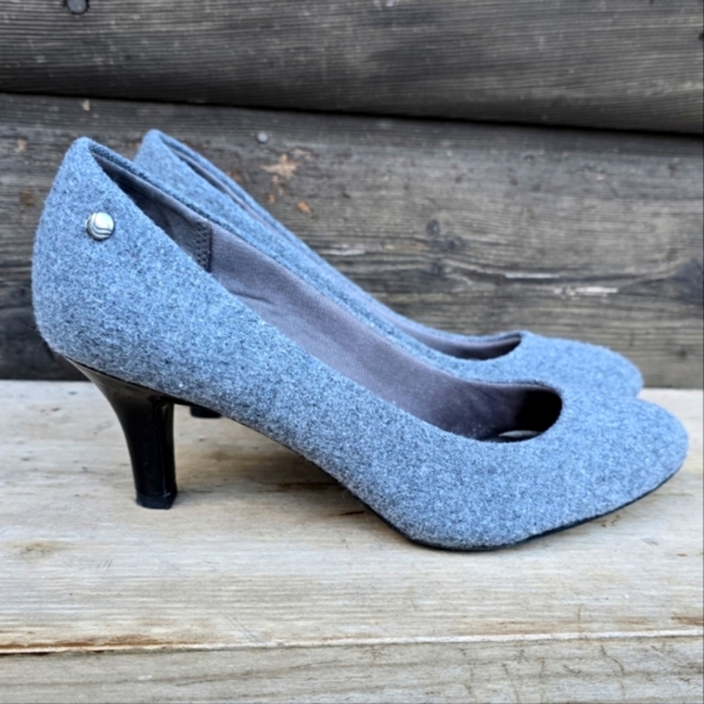 Life Stride Parigi Gray Wool, Almond Toe, Comfort Heel Pumps. WMS 7M